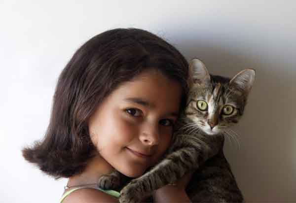 gattone e la bambina